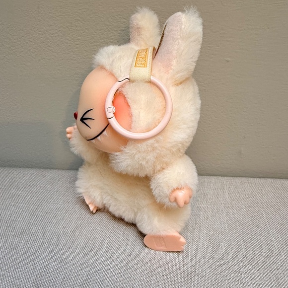 Pop Mart The Monsters - Have a Seat Labubu Sisi plush figure keychain - Picture 6 of 12